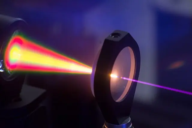 A supercontinuum generated by focusing an 800 nm femtosecond pulsed laser into a yttrium aluminium garnet crystal.